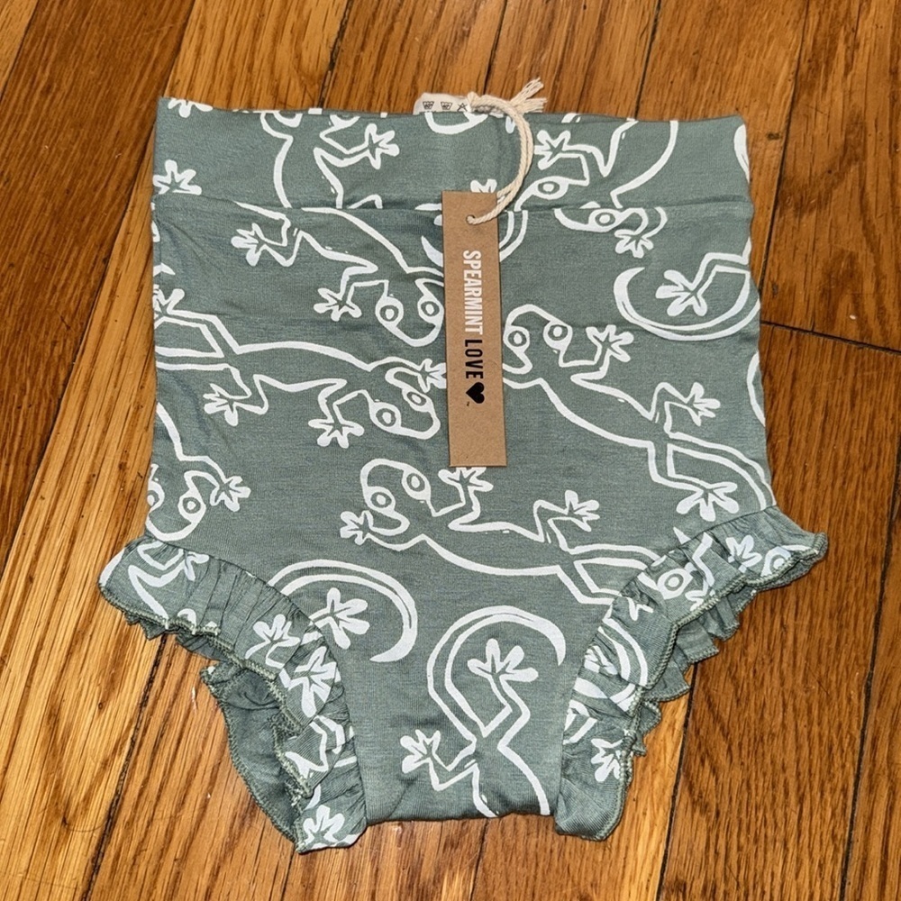 NWT spearmint love seafoam Green Lizard Print bamboo ruffle bloomers 12/18 3/6